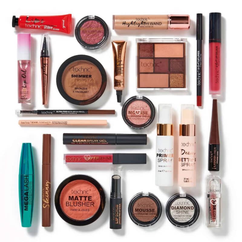 Calendrier de l'avent Technic 2024 contenant 24 produits de beauté dédiés au maquillage