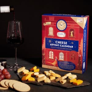 Calendrier de l'avent Fromage 2024 Ilchester Cheese contenant des fromages individuels de différentes saveurs