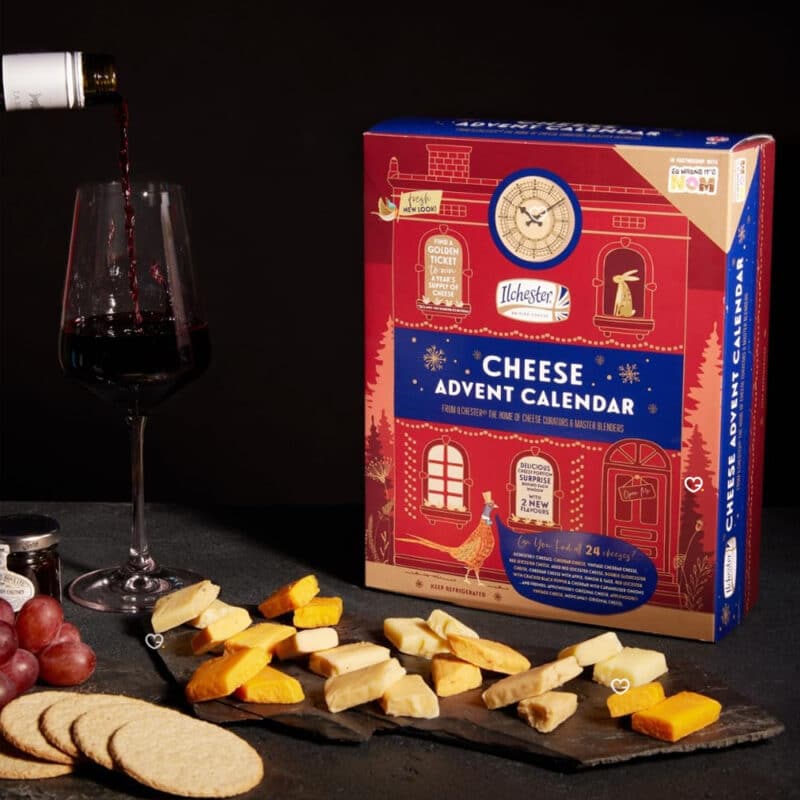 Calendrier de l'avent Fromage 2024 Ilchester Cheese contenant des fromages individuels de différentes saveurs
