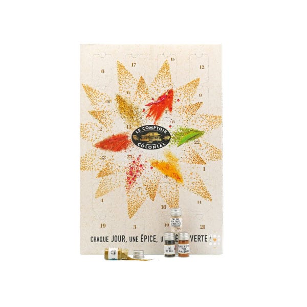 Grâce à ce calendrier de l'avent épices 2023, profitez du plaisir de découvrir chaque jour une épice ou un condiment différent. Sels, poivres rares, épices, mélanges d’épices, vinaigres, huiles… partez chaque jour à la découverte d’un nouveau produit. Vous trouverez au dos de votre calendrier de l'avent un descriptif de chaque épice pour vous expliquer à quoi elle correspond et comment l'utiliser. 