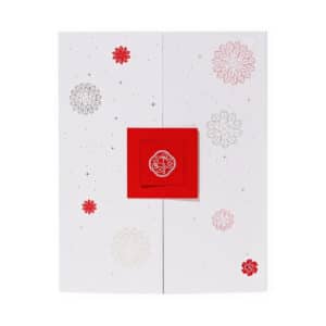 Coffret beauté blanc et rouge Calendrier de l'Avent Shiseido 2024 contenant 24 soins visage, corps et maquillage