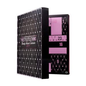 coffret beauté femme Calendrier de l'Avent Prettylittlething 2024 contenant maquillage, soins visage et accessoires beauté