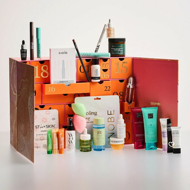 Coffret beauté rectangle orange Calendrier de l'Avent Zalando 2024 contenant 24 produits de beauté Soins Visage, Soins Corps et Maquillage