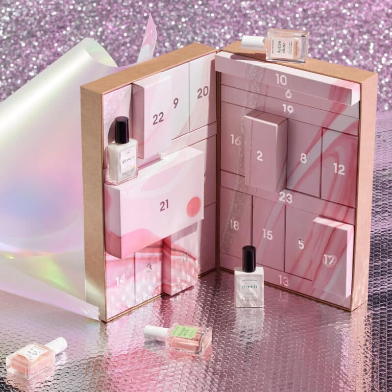 coffret beauté ongles calendrier de l'avent manucurist 2024 contenant 24 vernis soins, accessoires pour ongles et nailart
