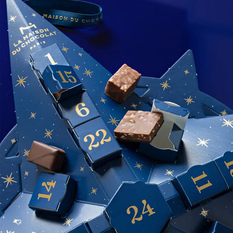 coffret illustré forme flocon Calendrier de l'Avent La Maison du Chocolat 2024 contenant 26 chocolats et douceurs chocolatées