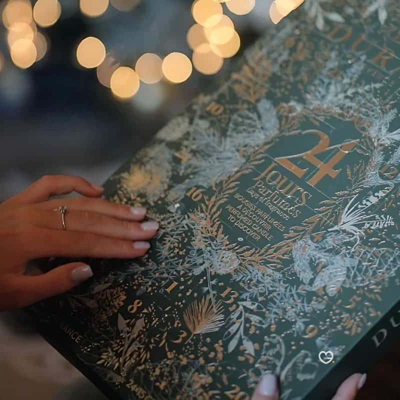coffret vert fleurit calendrier de l'avent durances 2024 avec 24 bougies parfumées et 1 photophore