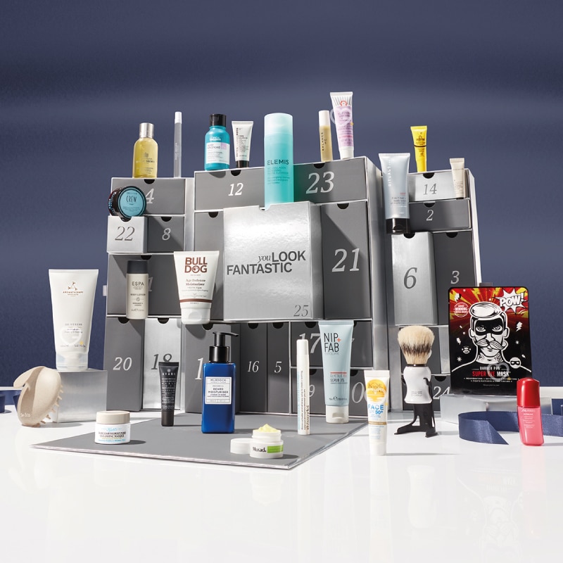 coffret beauté gris calendrier de l'avent lookfantastic homme 2024 contenant 25 produits de soins corps visage pour homme
