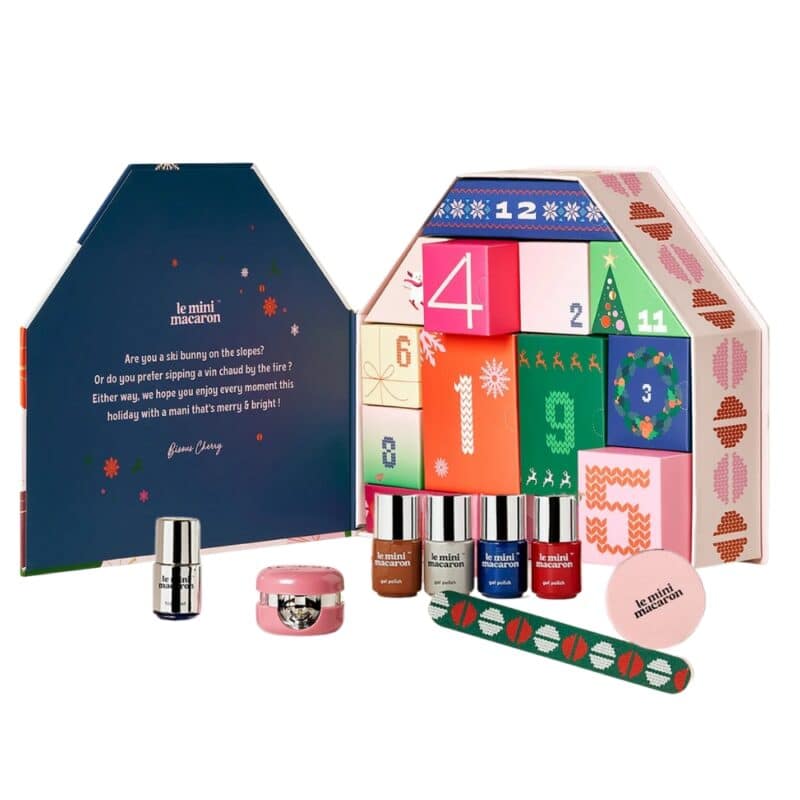 Calendrier de l'Avent Le Mini Macaron 2024 coffret rose et bleu nuit contenant 12 produits et accessoires beauté dédié à la beauté des ongles, manucure et nailart