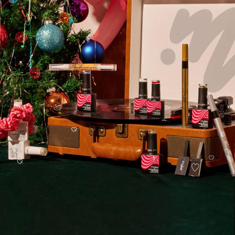 coffret beauté violet calendrier de l'avent Mylee 2024 contenant des vernis à ongles et des accessoires de manucure