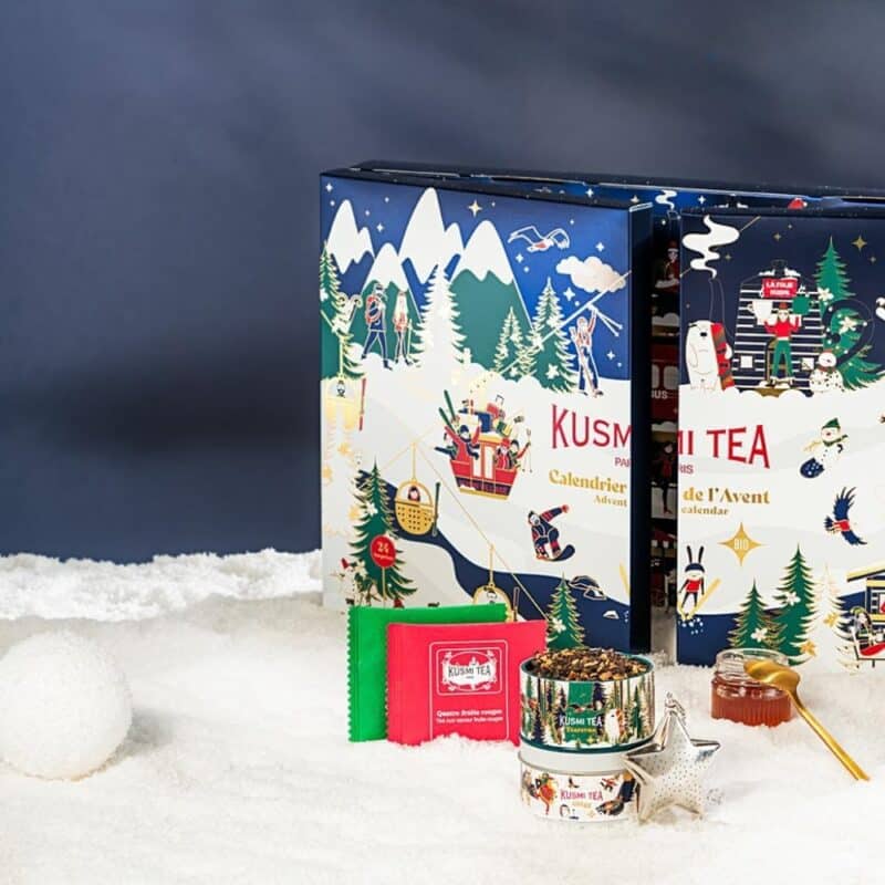 coffret bleu illustré sports Calendrier de l'avent Kusmi Tea 2024 thés bio : thés noirs; thés verts; blanc infusions