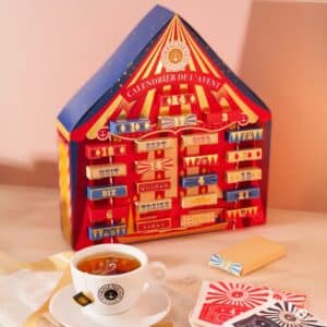 coffret theme cirque forme chapiteau Calendrier de l'Avent Compagnie & co 2024 contenant 24 sachets de thés et infusions