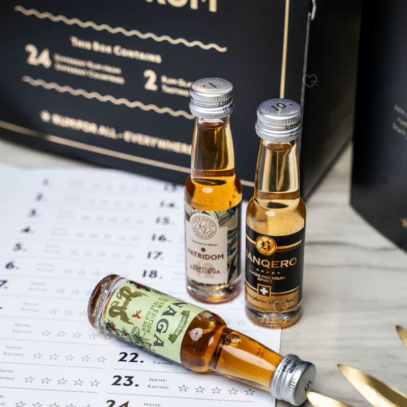 Calendrier de l'avent 24 days of Rum 2024 edition black avec 24 Rhum alcool adulte avec 2 verres dégustation