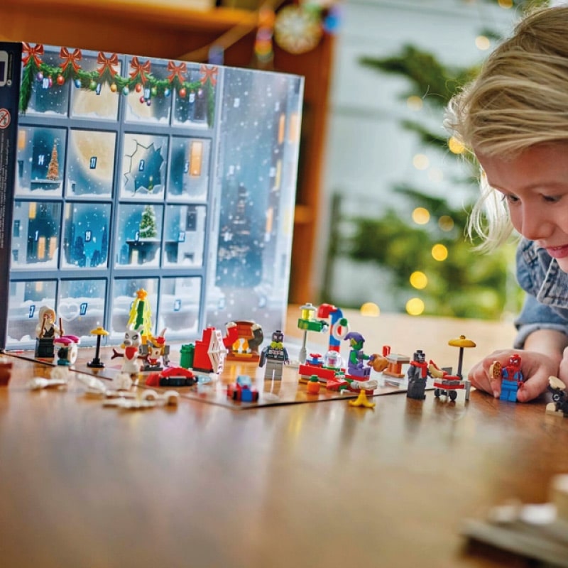 Calendrier de l'avent Lego Marvel 2024 sur le theme Spiderman (76293) avec 24 jours pour enfants figurines et accessoires