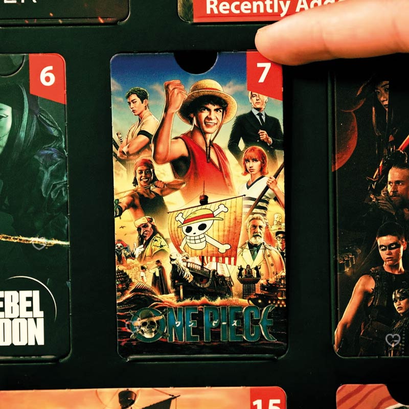 case du calendrier de l'avent netflix 2024 contenant 24 surprises inédits de series Stranger Things, Bridgerton, Squid Game...