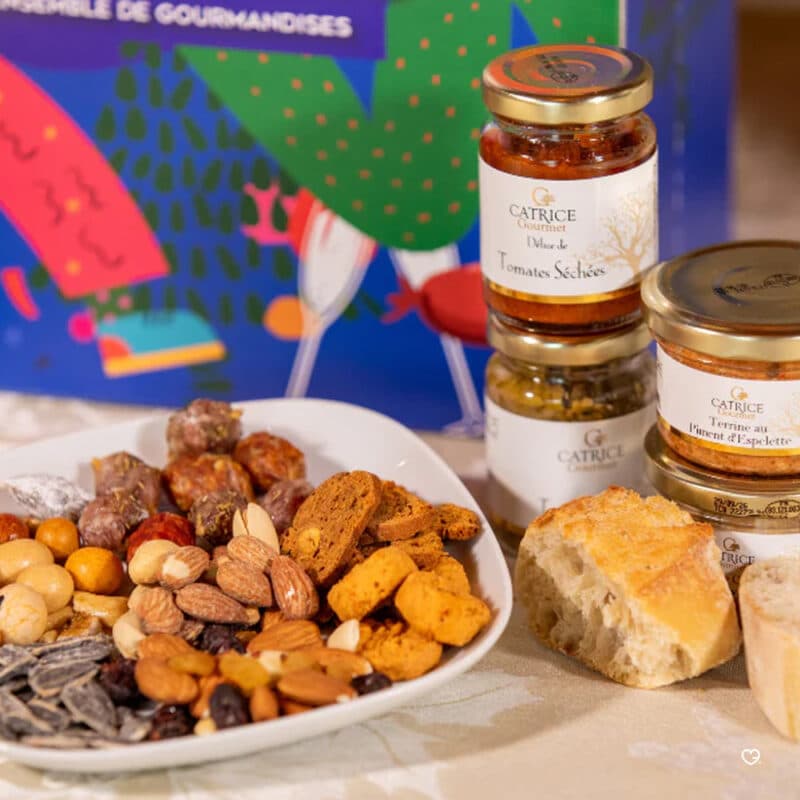 calendrier de l'avent apéro 2024 avec des produits artisanaux saucissons, terrines, bières,