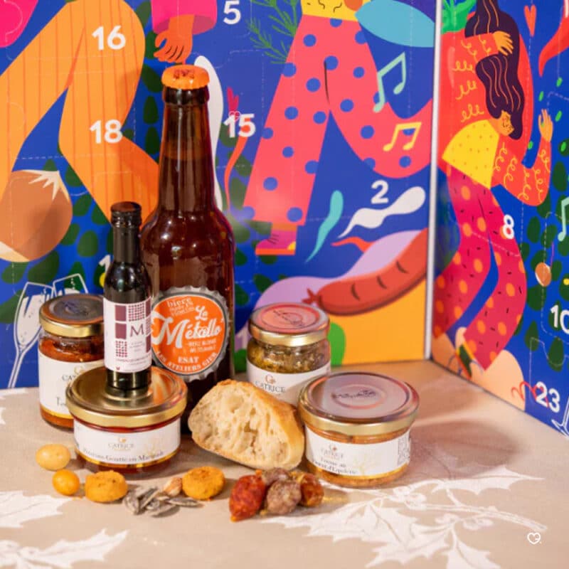 calendrier de l'avent apéro 2024 avec des produits artisanaux saucissons, terrines, bières,