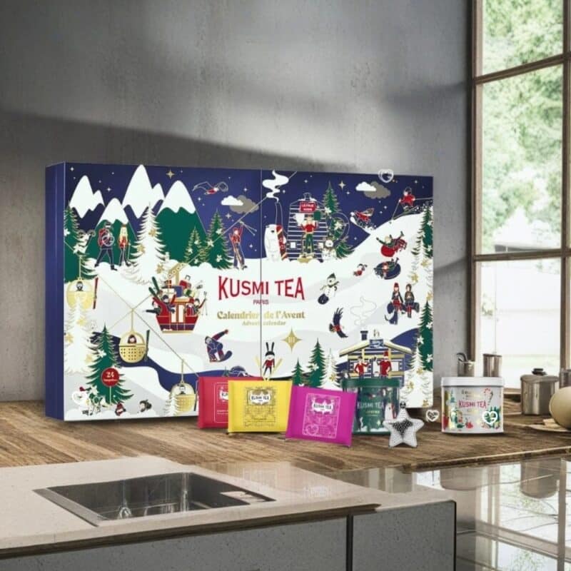 coffret bleu illustré sports Calendrier de l'avent Kusmi Tea 2024 thés bio : thés noirs; thés verts; blanc infusions