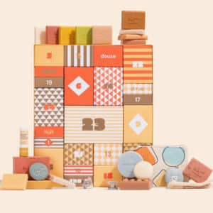 calendrier de l'avent unbottled 2024 contenant 24 produits beauté : savon; gel douche et shampoing