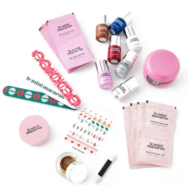 calendrier de l'avent Le Mini Macaron 2024 contenant 12 produits et accessoires beauté dédié à la beauté des ongles, manucure et nailart