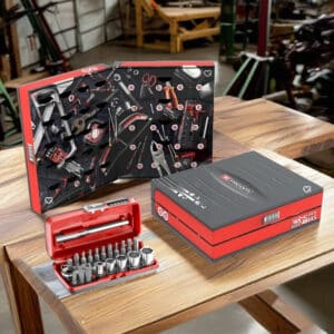 Calendrier de l'Avent Facom 2024 contenant des outils de bricolage et accessoires